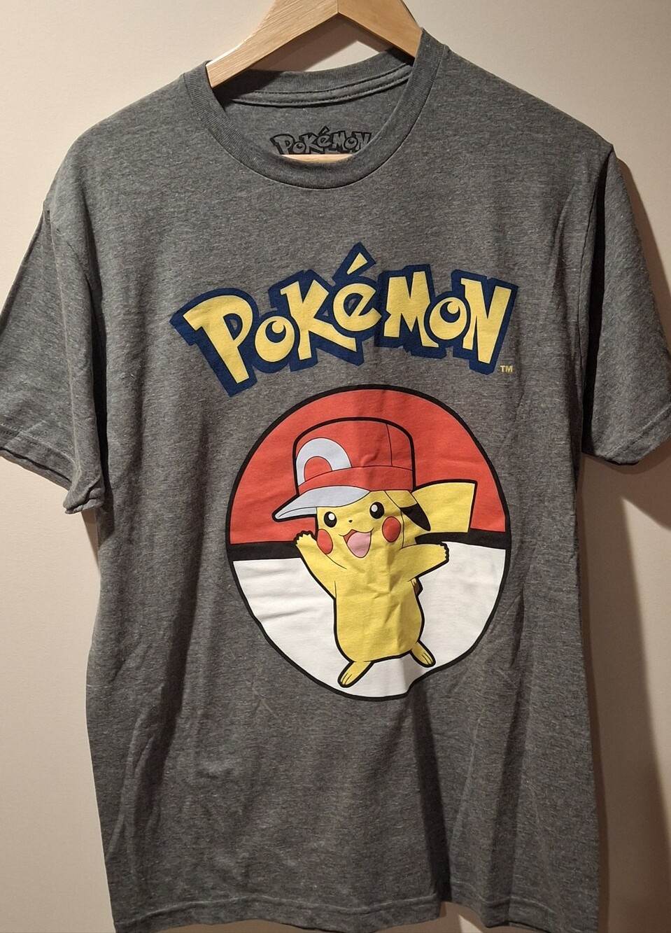 Pokémon Pikachu Graphic Tee Mens Size Medium Gray with Yellow